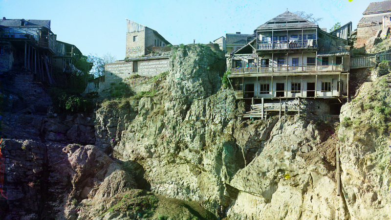 Illustration for article titled Amazing Cliff Houses: Literally Living on the Edge